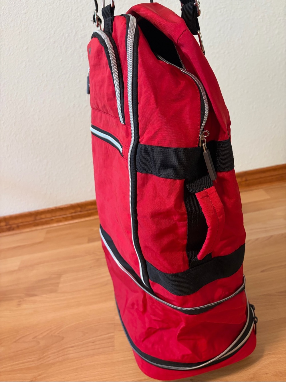 Biaggi Red Rolling Carryon Duffel Bag Zipsack Boost - Picture 8 of 12